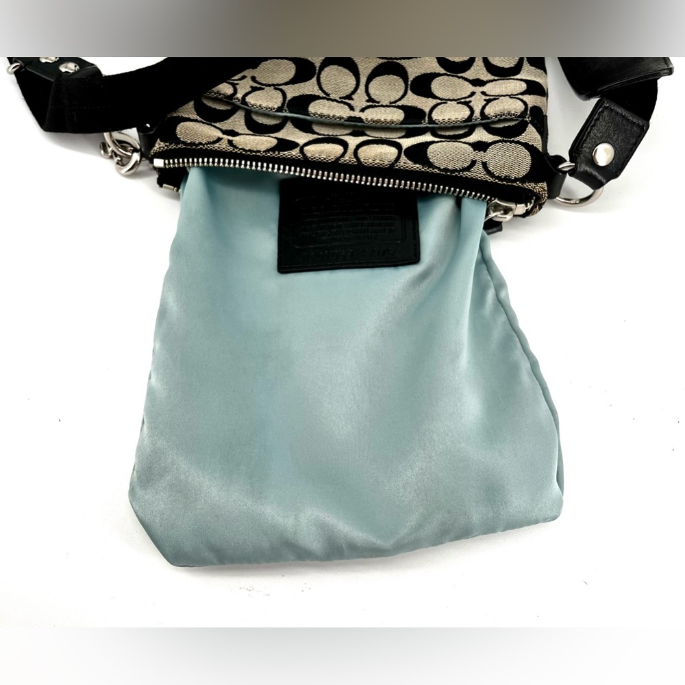 Coach Sutton Signature Swingpack - Picture 4 of 8